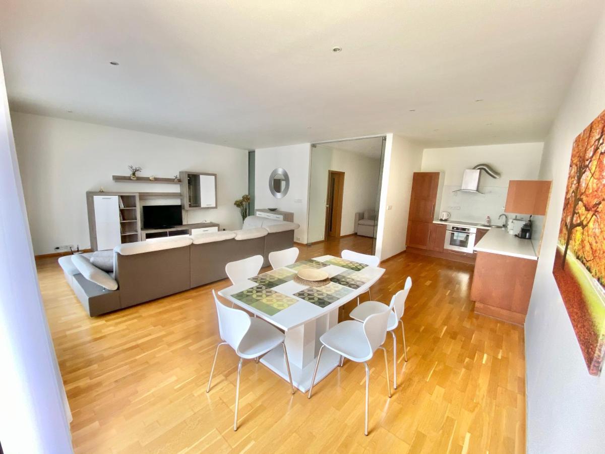Apartment Korunni Dvur, 2 Free Parkings 布拉格 外观 照片